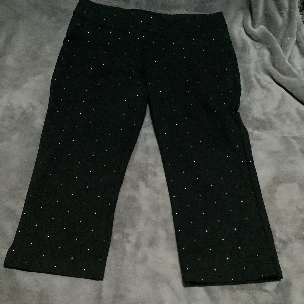 Black Luxe Slim Crop pants with embellishments. Size M (10-12) 📦RE